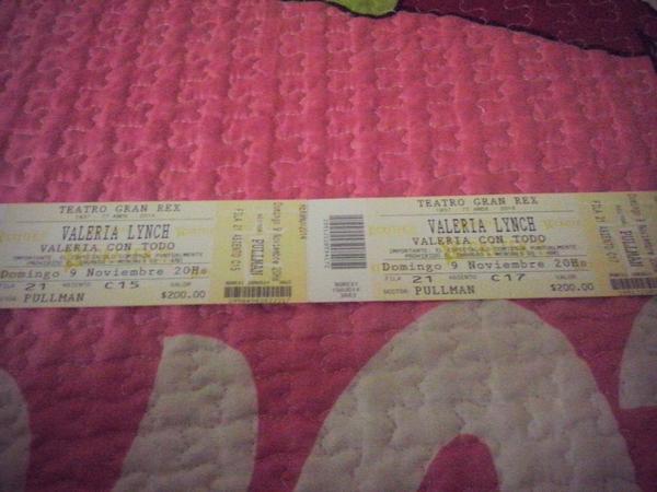 TeddyOfTini's tweet photo. @TiniStoessel MIRAAA YA TENEMOS LAS ENTRADAS CON @TinistasLoveArg  LA VAN A ROMPERRR http://t.co/oY5SV5SSVL