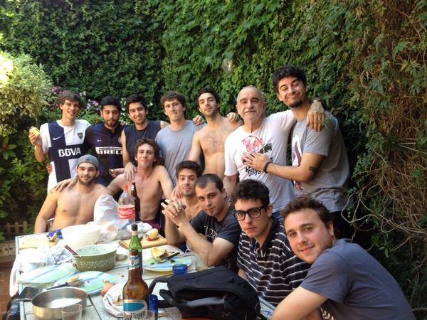 Luego de una feroz goleada, el plantel de #LaCarcova se despide del abierto de <a href="/UBADeportes/">UBA Deportes</a>.Fue 5 2 para los violetas