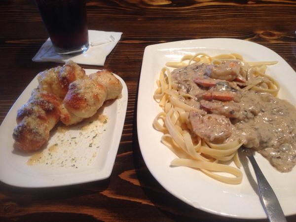 SubaruAdvocate's tweet photo. Found this little hole in the wall O'Stromboli. Pretty amazing food. Shrimp Alfredo extra garlic http://t.co/QeaCtZZyI5