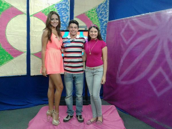 luismanuel30's tweet photo. Con la bella @julibell04 miss Lara 2014 en @JovenesTv un gusto conocerte, @cimanadaf #telecentro http://t.co/sCnZLsxtiD