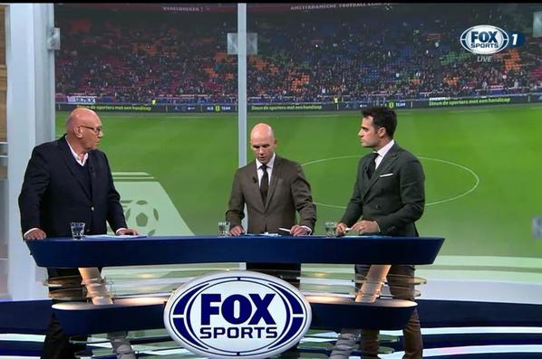 Is_de_ArenA_vol's tweet photo. Wat denken de mannen van @FOXSportsnl, is de ArenA vol? #NEE #ajagae http://t.co/AXqcOxssAb
