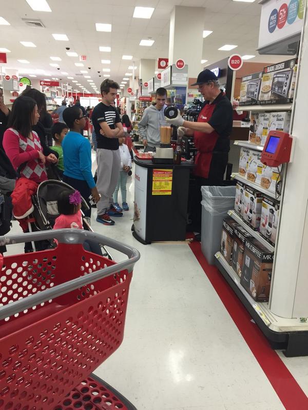 Bergyj90's tweet photo. Vitamix demo at 2451! The guests love it! #guestinteraction #sorbet http://t.co/VdyNeD7PIo