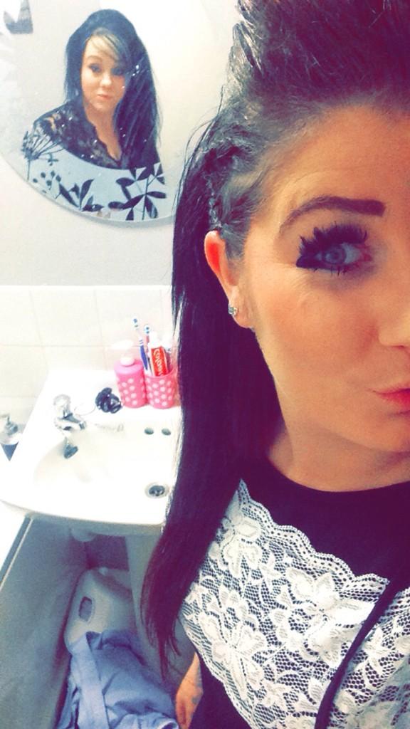 NailsBeth's tweet image. Mee at front 💛