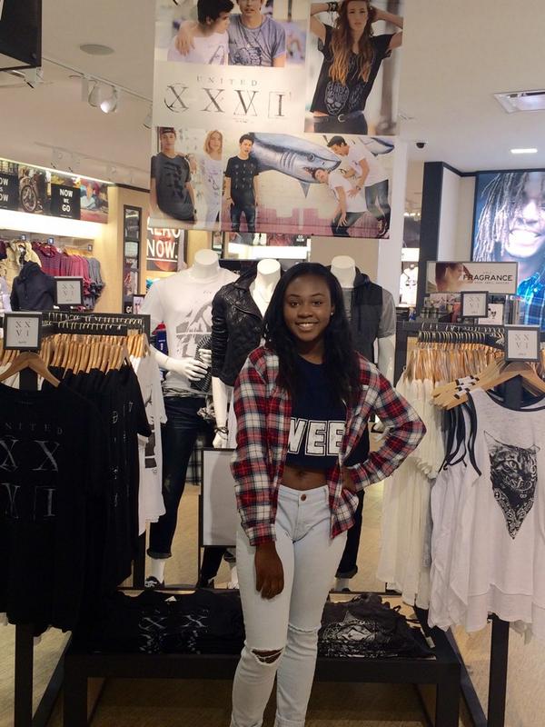 worshipmccann's tweet photo. I'm in love with the line 😍🙊🙊 even my momma bought something 😊🔫
@camerondallas @Nashgrier @HayesGrier #UNITEDXXIV http://t.co/9TOaZYv3Pw
