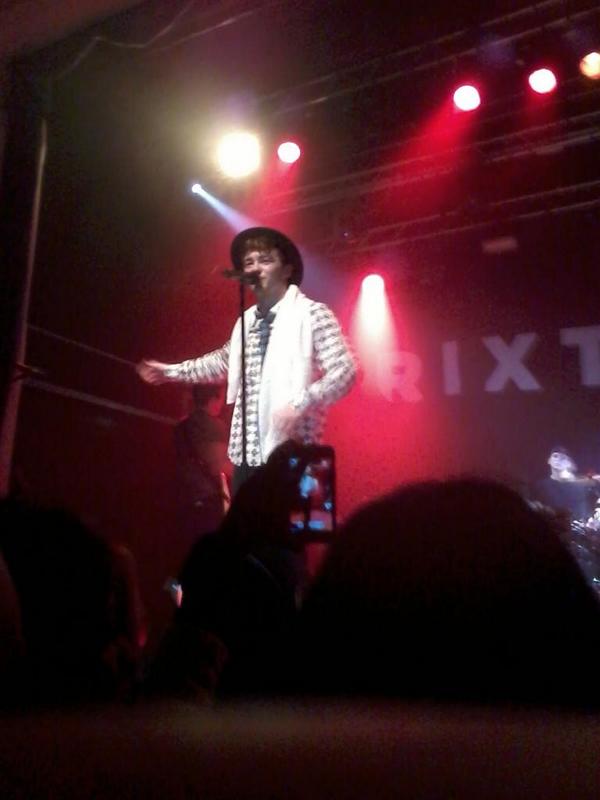 Becky__Henson's tweet photo. @Jake_Rixton rocking the towel look last night when @RixtonOfficial were in Leicester x http://t.co/qc4OjPbwkO