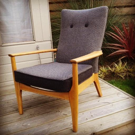 sprucedupho's tweet photo. This week I'm mostly  leaving my job to concentrate on #spruced #upholstery #midcentury #parkerknoll #classic#bute http://t.co/2RD6hJvtBX