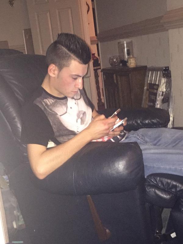 alex_fuge's tweet image. Definite dealer #2phones #1personal #1"business" #cocproblems  @CelloLezzi