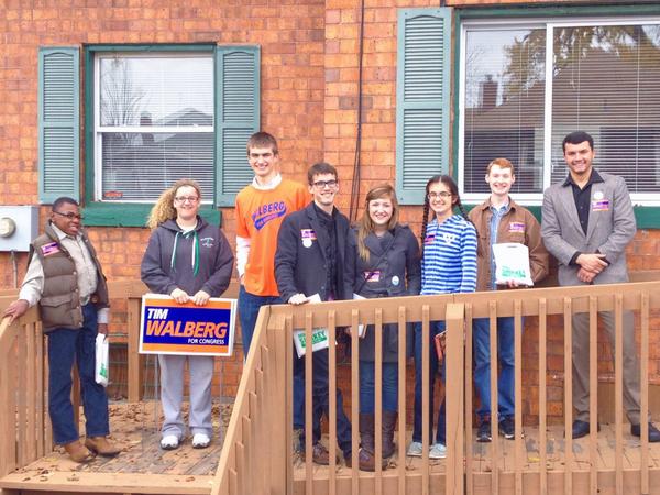 TeamWalberg's tweet image. Beautiful day for door to door in #JacksonMI with #TeamWalberg &amp;amp; Team Shirkey! @mjshirkey #MI07