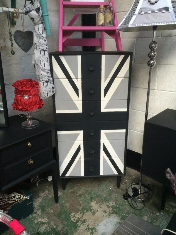 revivalhomeware's tweet photo. One of my latest creations #patriotic #upcycled #vintage #retro #meredew @CardiffIFM http://t.co/svnseqkVqx
