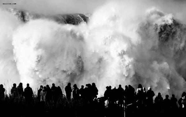 Dangerous Beauty !!! #FAT #Nature #Power #Nazaré 
By Baleixo
