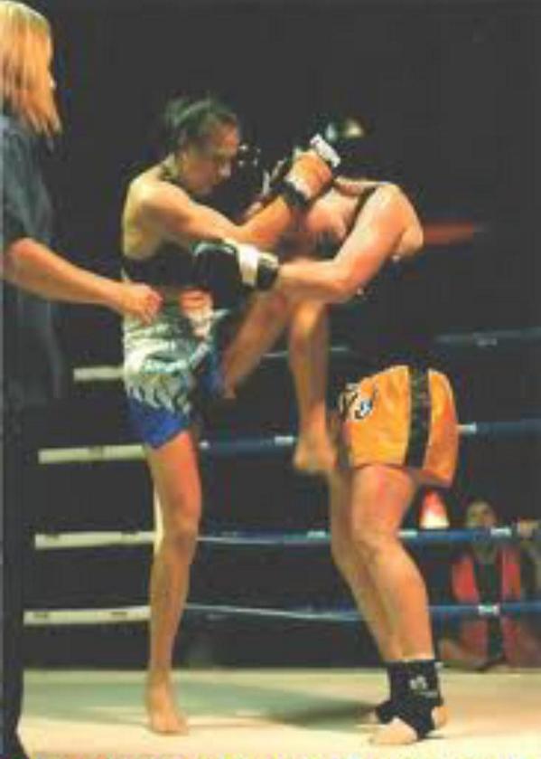 JustSinda's tweet photo. One of my fav fight pics #winner #2006 #AusTitle #muaythai http://t.co/7NenWM8dIN