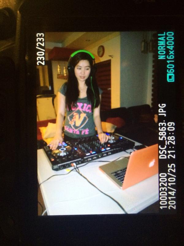 iamVicelleSy's tweet photo. Learning how to use dj turntables and beat mixing. #RunToYourBeat http://t.co/hGLTIvEf2R