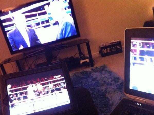 deludedsealtwat's tweet photo. Just the 3 fights on the go tonight #boxingheaven #skyboxing #BoxNation #BoxingOn5 http://t.co/67b1uPZN9n