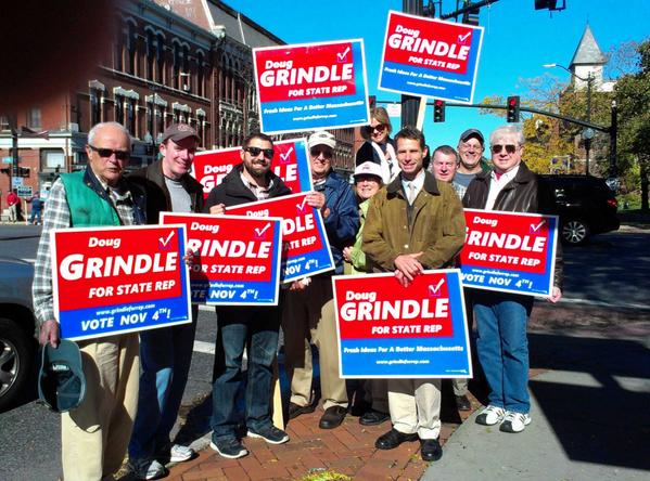 Our great volunteers spreading the word in Natick today.  #mapoli #magop