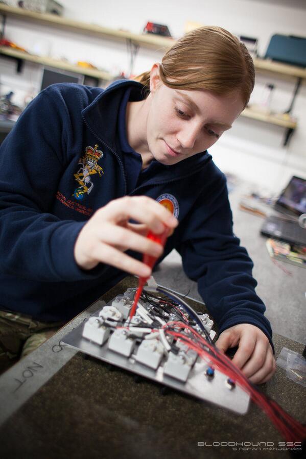 #IWD2015 Female role models to INSPIRE girls into #STEM! <a href="/BritishArmy/">British Army 🇬🇧</a> <a href="/Official_REME/">REME</a> Engrs building @BLOODHOUND_SSC