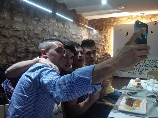 sana_mora's tweet photo. Comenzamos @pedricomora1992 @campanero55 @janoperezR http://t.co/q9diY0fmDX