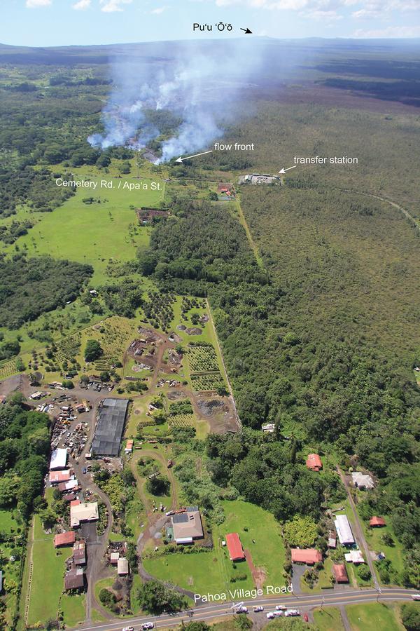 VDHAWAII's tweet image. KILAUEA UPDATE - June 27 flow crossed Apaʻa St/Cemetery Rd in Pāhoa early this morning #kilauea #volcanoupdate #lava