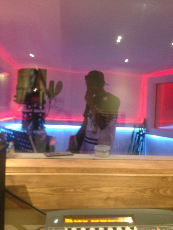 RunningManRecor's tweet photo. Productive night recording vocals! http://t.co/X6mo0bAqyD