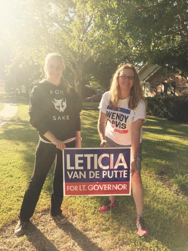 BGTXRichardson's tweet photo. Team work. ✅ #TeamWendy #VivaLeticia #MyTexasVotes #Knocktober #BGTXKnocks http://t.co/TSr4W5T1V1