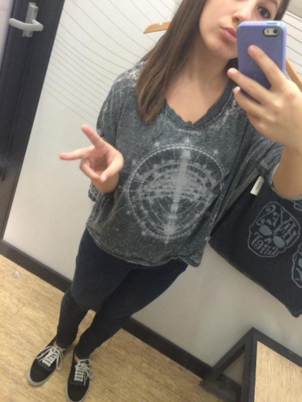 REMBIEBERS's tweet photo. I GOT YOUR SHIRTS BABES!😍😘 @camerondallas @HayesGrier @Nashgrier @carterreynolds #UnitedXXVI http://t.co/xbUnhx34CG