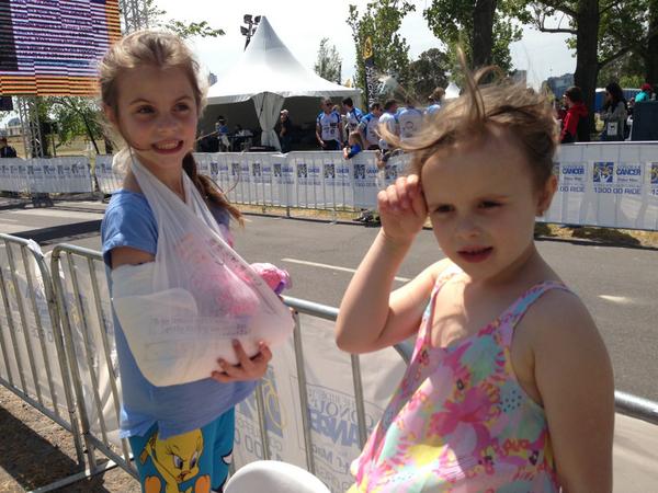 lucaswhiffin's tweet photo. Waiting for mummy at the finish line @cadlr @danidlr24 #rtccml http://t.co/aba3vnVX1c
