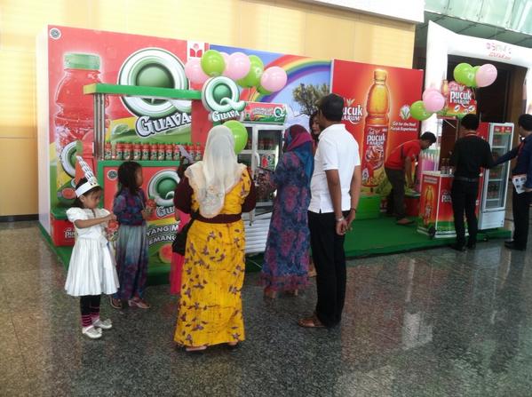 dlelwlo's tweet photo. Hari terakhir bakal banyak kejutan neh.... #SmartEduFair #GrandCitySby 23-26 okt with #QGuava #TehPucukHarum http://t.co/BKY9iSLKOp