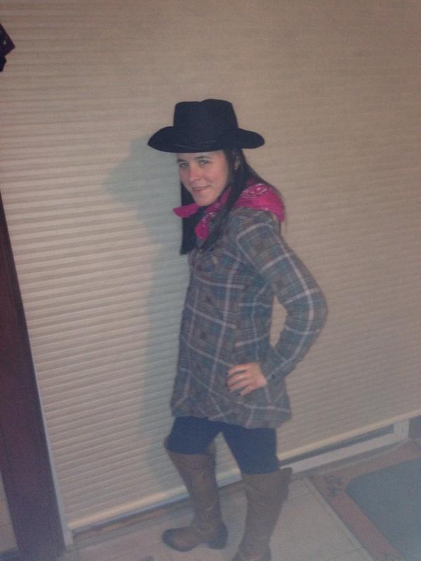 IlonaACutrin's tweet photo. On my way to a Halloween party. Cowgirl... http://t.co/N7kxjuIm9k