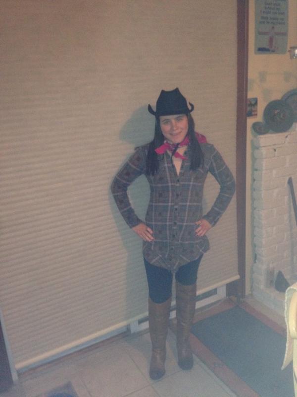IlonaACutrin's tweet photo. On my way to a Halloween party. Cowgirl... http://t.co/N7kxjuIm9k