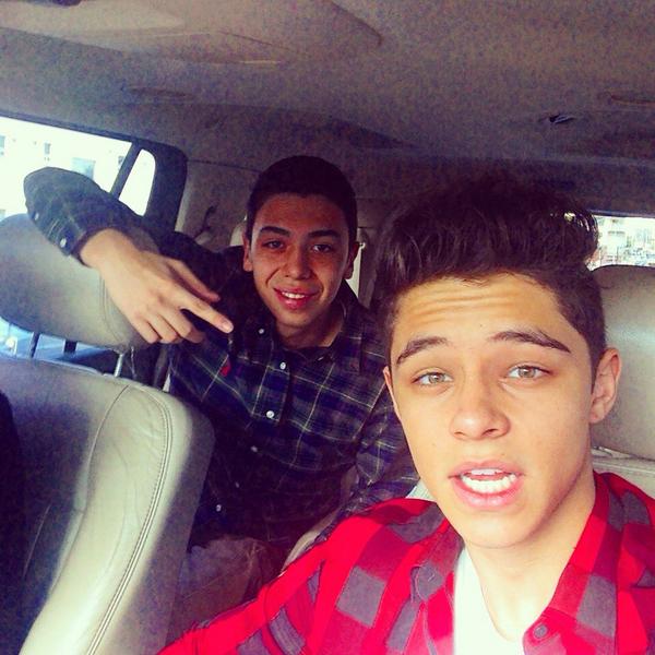 hoyerofficial's tweet photo. ✌️ http://t.co/BtNqGAGU8N