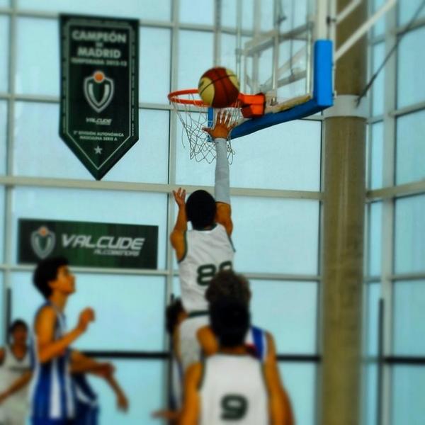 tomaskingair's tweet photo. En el partido http://t.co/rPqHosHVNd