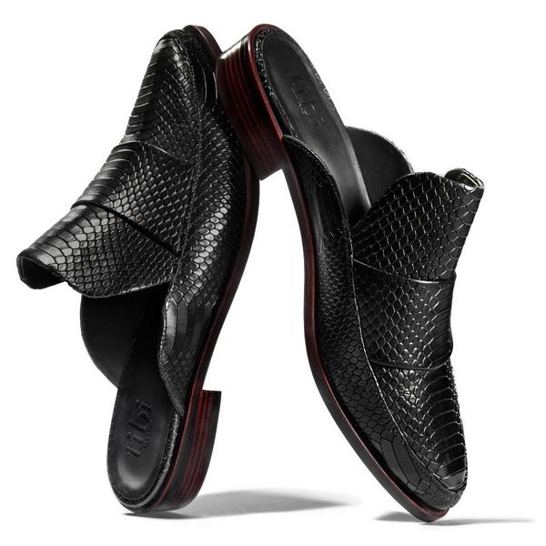 harpersbazaarus's tweet photo. This is the NEW It shoe for fall—shop our exclusive @Tibi style here: http://t.co/3ffFjW0rsg http://t.co/9p6EHyV6Fh