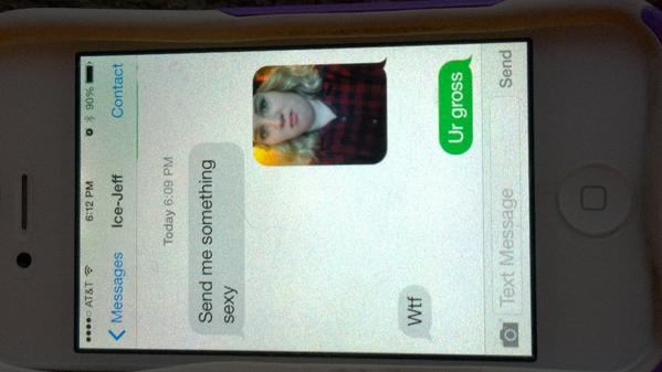 ollllllypop's tweet photo. Don't read ur parents' texts http://t.co/quf0kSTK8e