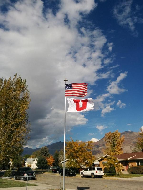 RichluvsSandi's tweet image. Can't wait for the #19 Ute's to take on #20USC tonight! GO UTES! @NFL_CFB @utahathletics @Utah_Football