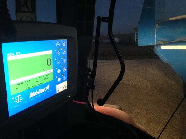 Utilizing the Digi-Star GT465 on the farm #harvest14 Can you see the 640Labs drive in the background? <a href="/640Labs/">640 Labs</a>