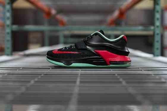 CanfieldHigh's tweet photo. Check out http://t.co/IdmozuKQWQ for Sneaker News, FREE Kicks &amp; Release Dates. http://t.co/4N8xTPe7To