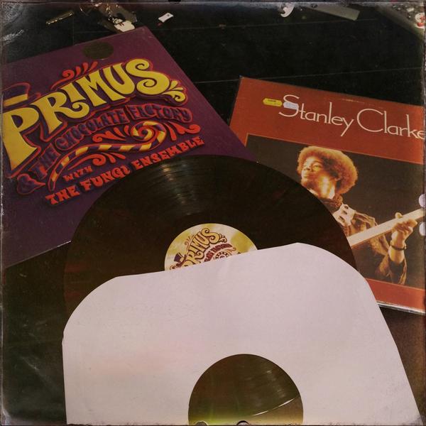 RileyGuyS's tweet photo. No golden ticket fer me, but I got Les a Carl Thompson bass buddy. @primus #iwantitnow #chocolatevinyl #primus http://t.co/RD6TgumvAQ