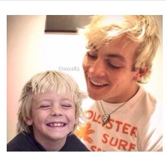 R5Imagine's tweet photo. #imagine Ross with your son🙊😍❤
Creds to whoever made this💕 http://t.co/s3B7061F0F