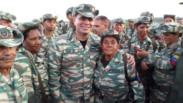 Uniformes Nuevos para la Fuerza Armada.De acuerdo o no? - Página 2 B01eOY7IgAAVd58