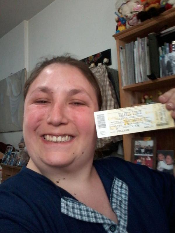 lalidepadua's tweet photo. @TiniStoessel mira tini! Yo tambien la tengo! Estoy muy anciosa de verte brillar! #tiniyvale 9/11 gran rex! ♥ http://t.co/nmh0NiVasM