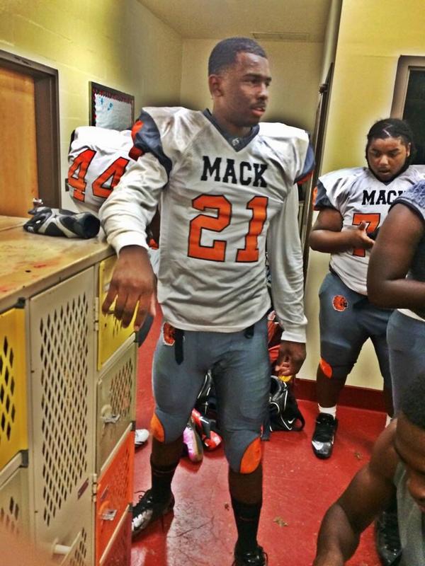 CoachTTMP's tweet photo. โ@Fob_Nige: It's Mack Family โซ๏ธ๐ถ๐ช #FreeKev #FreeNumber10 http://t.co/i2hnFc1eGbโ time for the Haters to get a life #FreeKev
