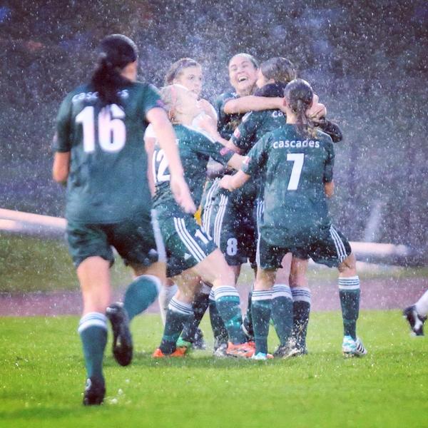 UFVCascades's tweet image. #Playoffmagic in the rain for @goUFV WSOC! Beat @uvicvikes 3-0 (@CarleyRadomski1 2 goals), off to @cwuaa Final Four!