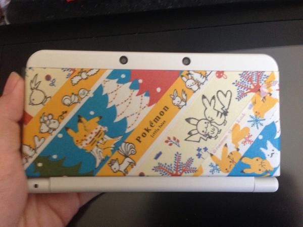 まるる New3dsのきせかえプレート まだ少ないしその内色んなメーカーが出してくれるかなってデフォのままで置いてたけど ふと思いついてマステでデコってみた 汚れたら貼り変えればいいしオフホワイトにマステは合うと思う Http T Co Tuxt9lxgvk