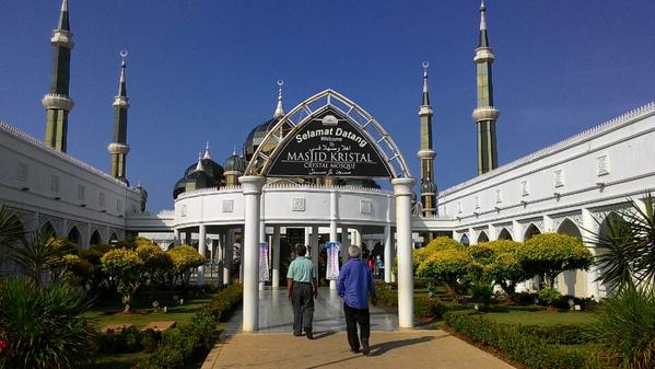 I'm at Masjid Kristal in Kuala Terengganu, Terengganu swarmapp.com/c/3qHnZOy7Dqc