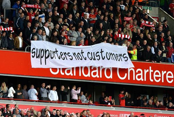 BBCSport's tweet photo. Liverpool fan protest: Did you know only Chelsea charge more for their cheapest ticket? http://t.co/mtvIUlgZdc http://t.co/HYnM6ppPl1