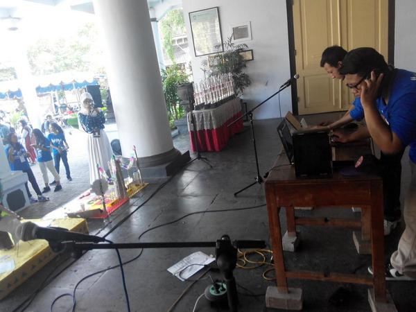 Woaaa.. There are dj tooo.. Awesome!!