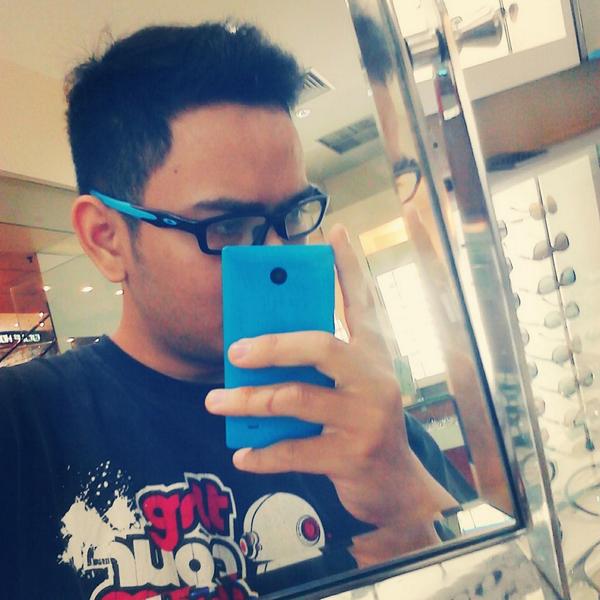 m_nukha's tweet photo. Jln" ke @optikseis liat #OakleyCrosslink keren banget wajib punya! @OakleyIndonesia http://t.co/cOrRxQEeWo