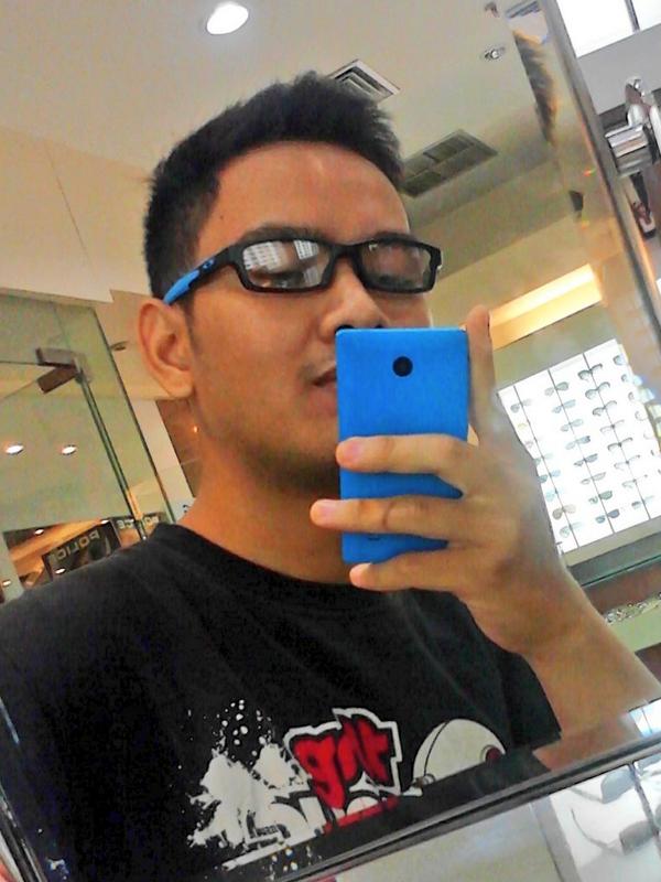 m_nukha's tweet photo. Jln" ke @optikseis liat #OakleyCrosslink keren banget wajib punya! @OakleyIndonesia http://t.co/cOrRxQEeWo