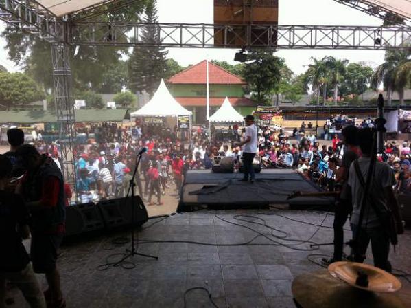 Para Gigers yang rela kepanasan demi #stingakparty2 #support "JONNY ROCKERS" on Stage