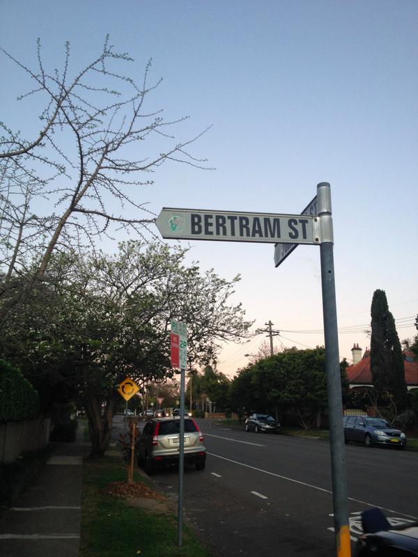 Austin_Hake's tweet photo. Where Bertrams perfect house would be @RobbazTube #bertram #Sims3 http://t.co/zM5FMNJWx5