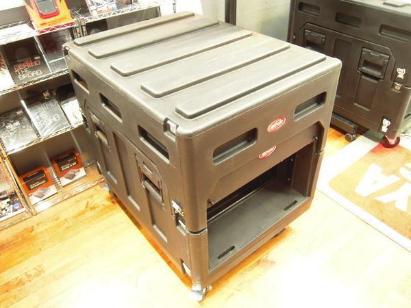 SKB 19-R1406 上部に14Uサイズのミキサー、下部に6Uまでマウント SKB 19-R1406 上部に14Uサイズのミキサー、下部に6Uまでマウント